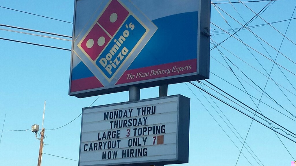 Domino’s Pizza No Longer Wears Gloves While Making Your Food