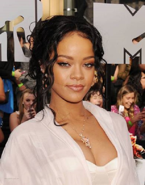 Rihanna MTV Movie Awards Red Carpet