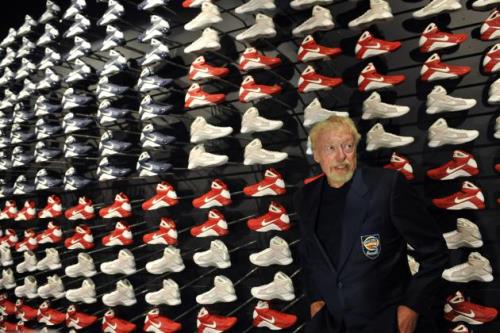 Phil Knight Stepping Down As Nike Chairman