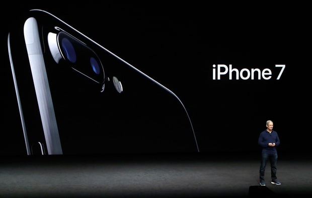 apple-unveils-iphone-7